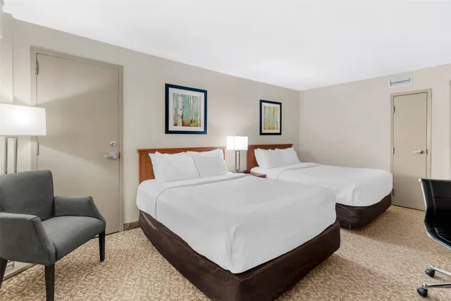 جناح بسريرين كوين، Clarion Hotel & Suites Brandon 2/4