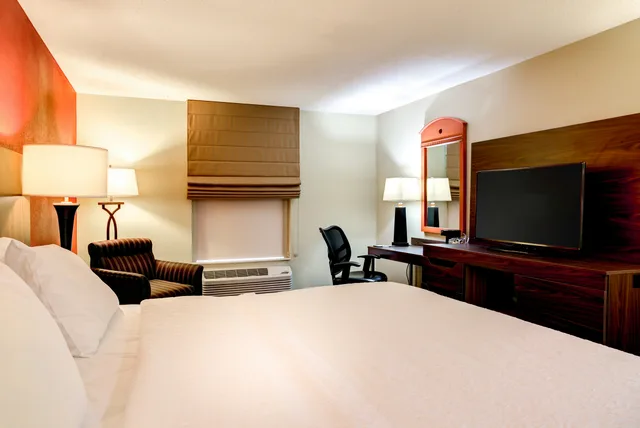 غرفة بسرير كينج، Hampton Inn St. Joseph 2/3