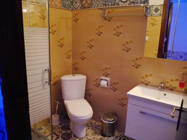شقة بسرير مزدوج بإطلالة على الحديقة بغرفة نوم واحدة مع أريكة، Blue Sky Apartments 2/4