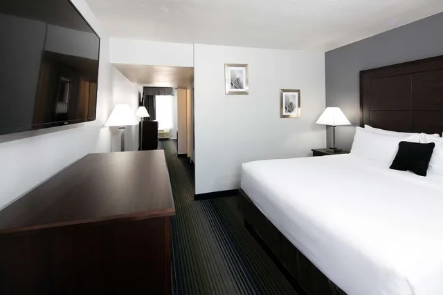 جناح بسرير كينج مع أريكة لذوي الإعاقة، Red Lion Inn & Suites Tucson Downtown 1/1