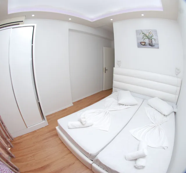 غرفة بسرير مزدوج أو سريرين منفصلين بإطلالة على البحر، Hotel Iliria Sarande 1/5