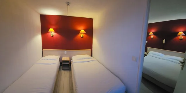غرفة رباعية، Hotel Corona 10/10