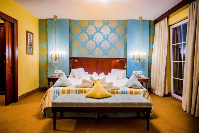 Royal, River, Suite, King Bed, Mountain View, Balcony، Grandhotel Lienz 1/8