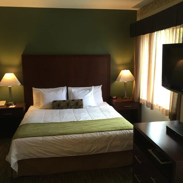 Suite, King Bed, Sofa, Kitchen, Hawthorn Suites by Wyndham Rancho Cordova/Folsom 8/10