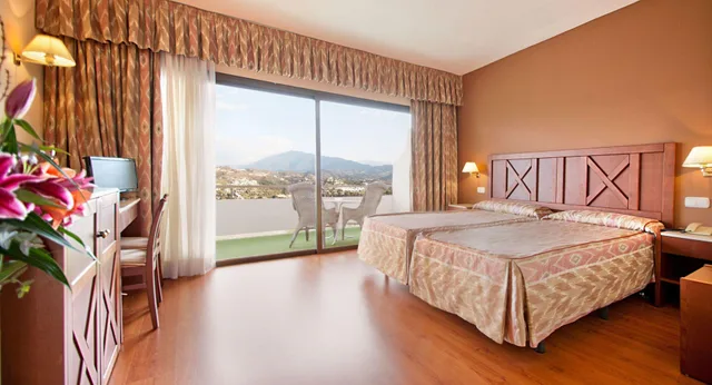 Room, 3 Beds, with Extra Bed, TRH Paraiso 1/1