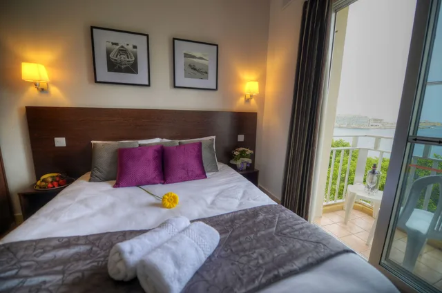 Room, Single, Double Bed, Sea View, Carlton Hotel Malta 3/9