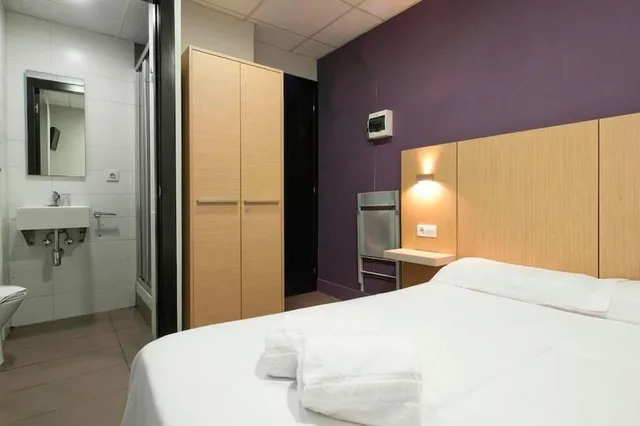 غرفة قياسية بسرير مزدوج، Hostal DingDong Putxet 4/9