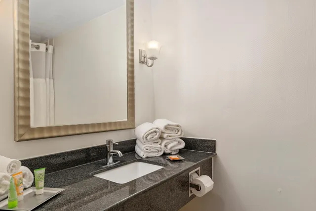 جناح بسريرين مزدوجين، Wyndham Garden Norfolk Downtown 5/8