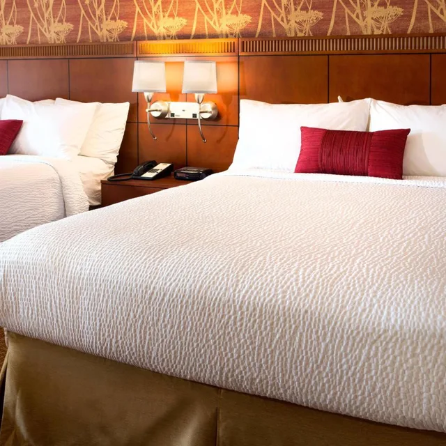 غرفة بسريرين مزدوجين بحوض استحمام لذوي الإعاقة، Courtyard by Marriott Costa Mesa South Coast Metro 2/5
