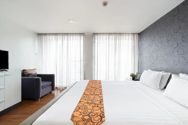 Superior, King Bed, Lily Hotel Bangkok 1/10