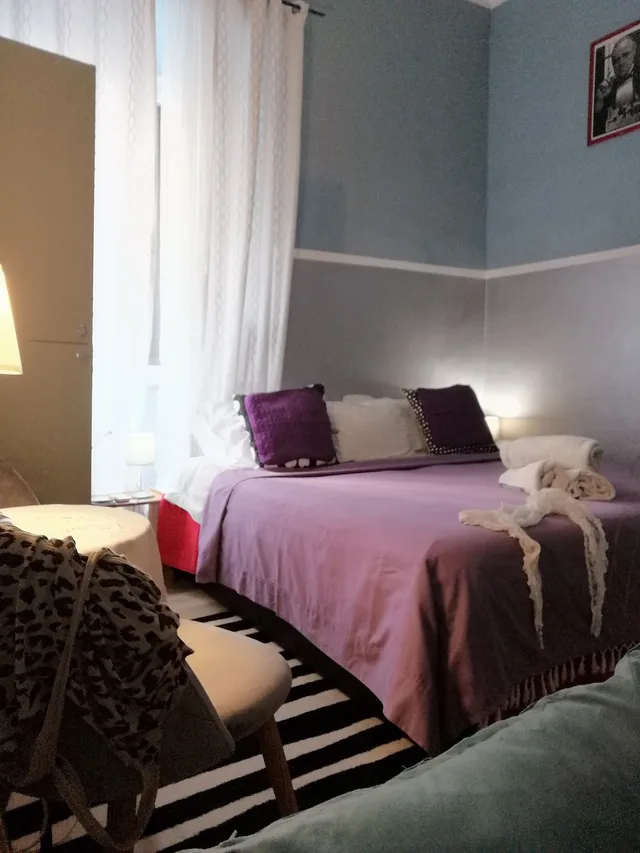 غرفة بسرير كوين بحمام خاص، Roman Holidays Hostel 3/6