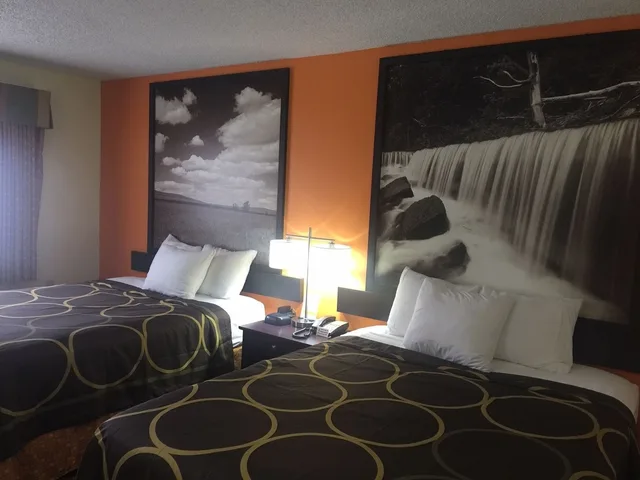 غرفة بسريرين كوين يُسمح فيها بالحيوانات الأليفة، Super 8 By Wyndham Emporia 3/10