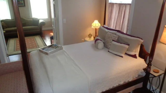 Dillman, Suite, Queen Bed, Hot Tub، Wampler House 1/2