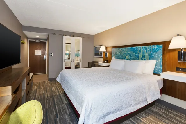 Room, King Bed, Accessible, Hampton Inn Traverse City 3/10
