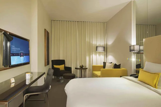 غرفة قياسية بسرير كوين، سنترو واحه من روتانا(Centro Waha By Rotana) 1/6