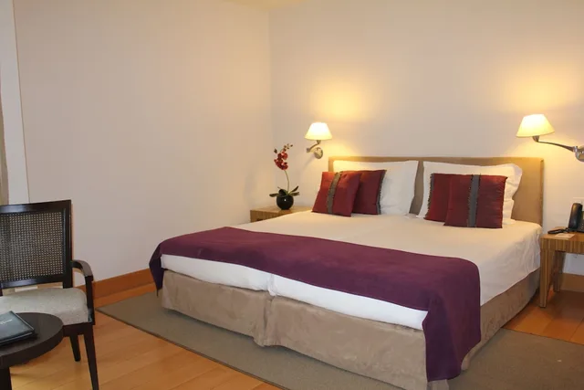 غرفة بسريرين منفصلين بإطلالة جزئية على البحر، Hotel Golden Residence Madeira 3/5