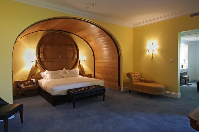 Master, Suite, Garden and City View, Main Building، The Yeatman 1/1