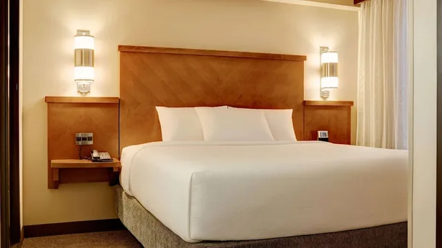 غرفة بسرير كينج مع أريكة، Sonesta Select Atlanta Duluth 4/14