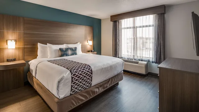 غرفة قياسية بسرير كينج، Best Western Plus Champaign/Urbana Inn 2/4
