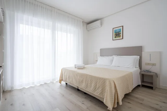 Comfort, Double Bed, Lateral Side Sea View، Hotel Boston 6/10