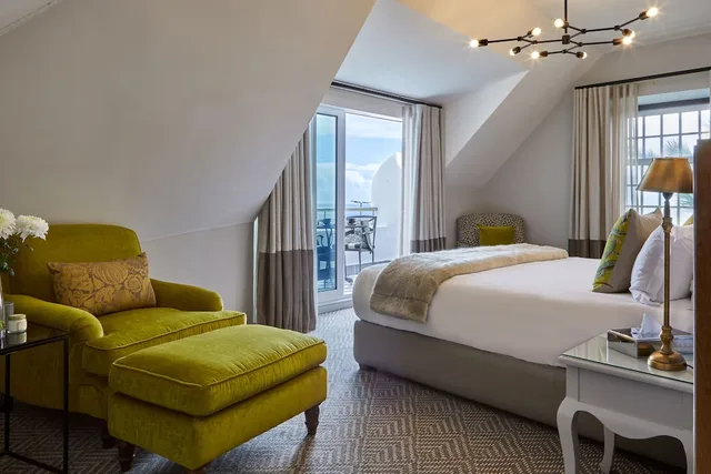 جناح فاخر بسريرين منفصلين بشرفة، The Winchester Hotel 4/6