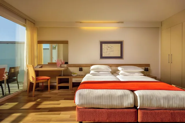 Premium, Twin Beds, Sea Side, Sofa, Balcony، Hotel Aurora 1/6