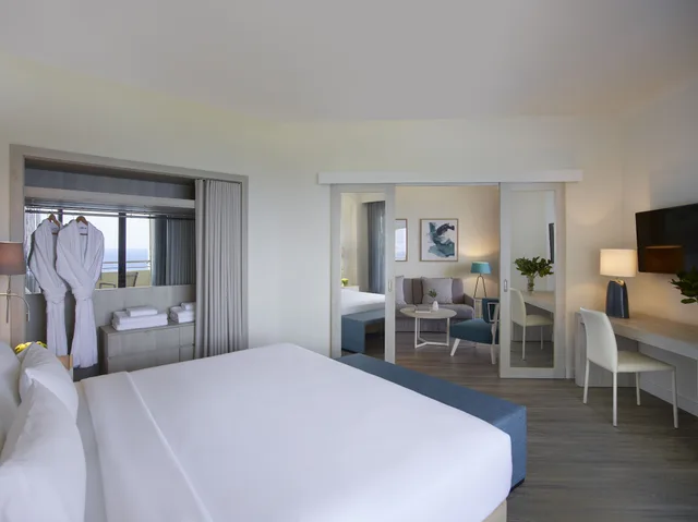 جناح جونيور بسرير كينج بإطلالة على البحر، Amus Hotel and Spa 1/3