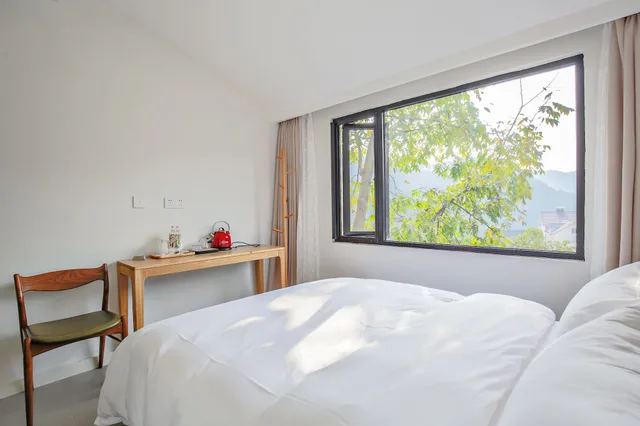 غرفة بسرير مزدوج بإطلالة على الجبل بحوض استحمام في الملحق، Hangzhou Sansu Hotel 2/6