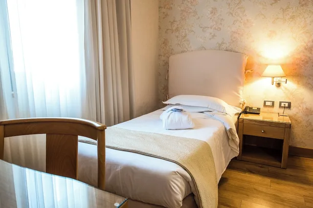 غرفة عائلية بسرير كوين وسرير فردي، Hotel Touring Carpi 2/4