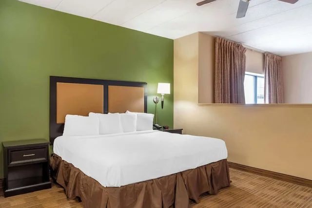 Standard, King Bed, MainStay Suites Chicago Hillside 1/2