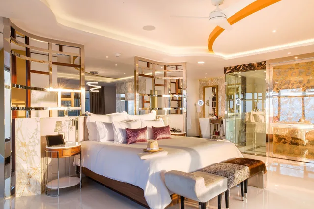 2 Bedrooms, Master, Suite, 1 King and 2 Double Beds, South Wing، Hotel Mousai Puerto Vallarta Adults Only 5/9