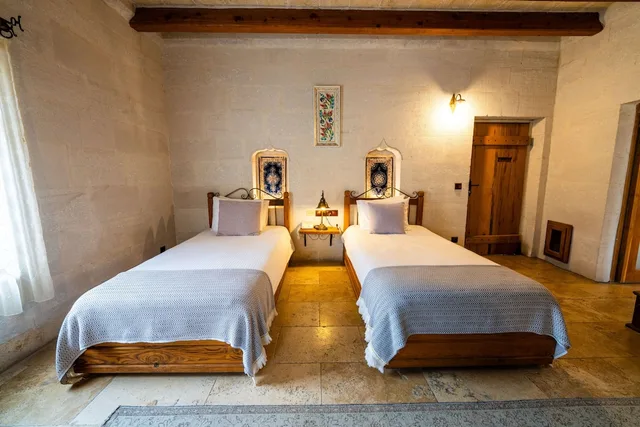 جناح بسرير كوين بإطلالة على الفناء، Design Cappadocia Hotel 9/10