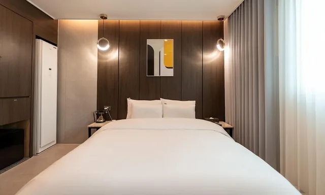 غرفة بريميوم بسرير كوين، Jecheon Hound Hotel 1/5