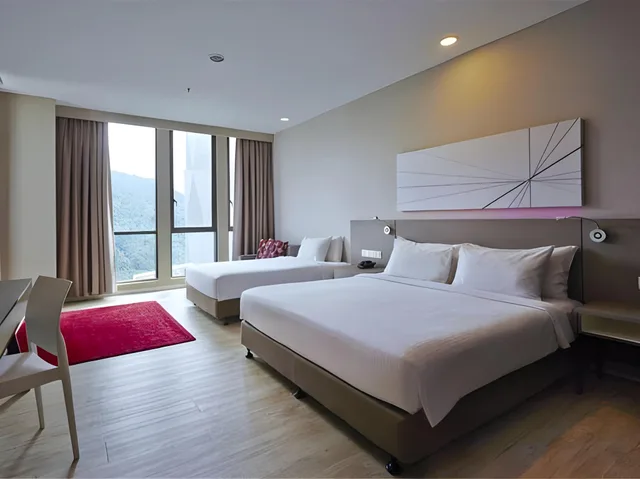 Deluxe, Triple, 1 King and 1 Single Beds, Qliq Damansara 2/2
