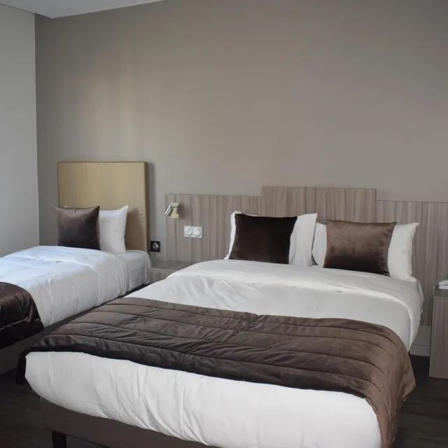 غرفة ديلوكس ثلاثية، Hotel Puy De Dome 1/3