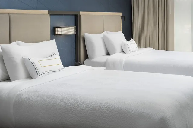 جناح بسريرين كوين مع أريكة، SpringHill Suites by Marriott Atlanta Perimeter Center 3/4