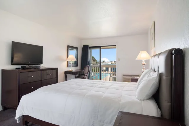 Room, Double Bed, Accessible, Rodeway Inn at Somers Cove Marina 3/6