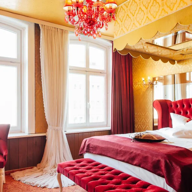 غرفة شهر العسل، Hotel Village 2/10