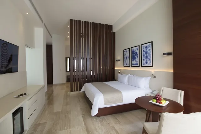 Altitude, Master, Suite, King Bed، Altitude By Krystal Grand Punta Cancun All Inclusive 1/10
