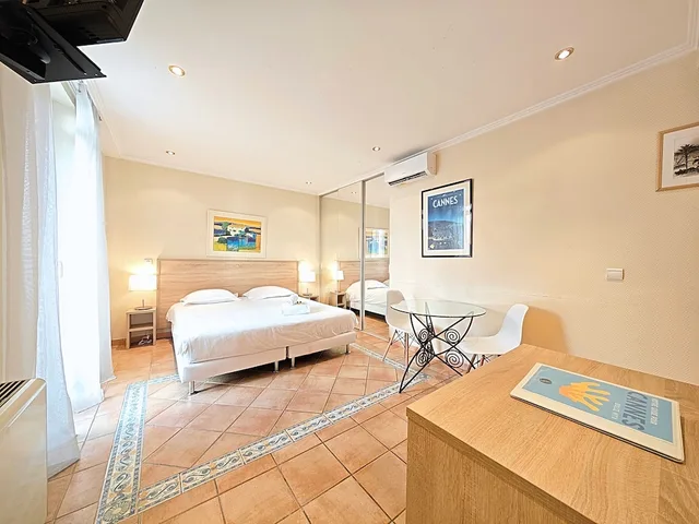 شقة بسرير كوين، Le Florian Hotel 4/5
