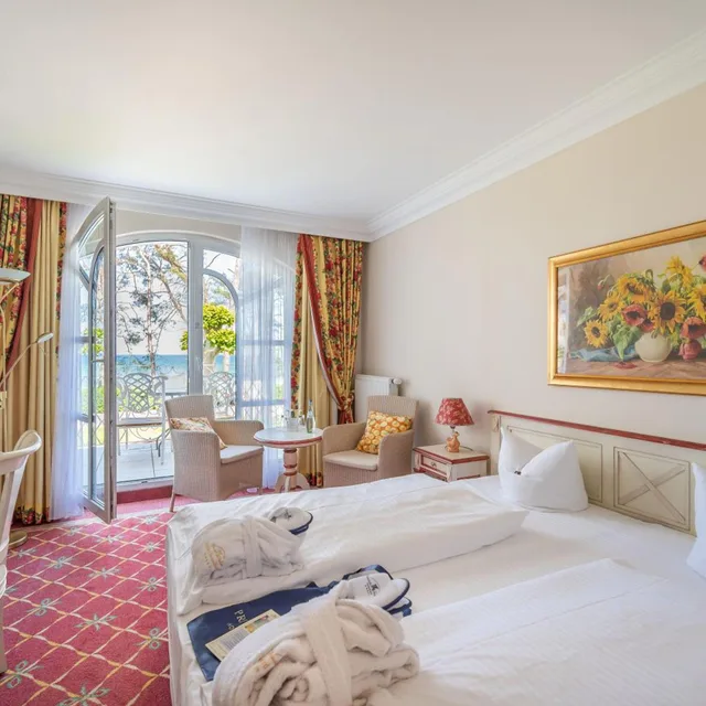 غرفة بسرير مزدوج بإطلالة على البحر بشرفة، Rugard Thermal Strandhotel 2/7