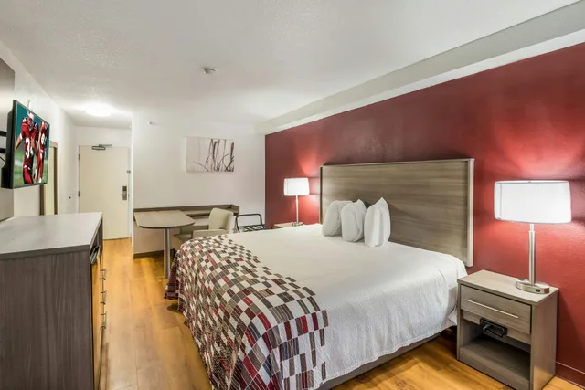 غرفة سوبيريور بسرير كينج، Red Roof Inn Rochester Airport 3/8