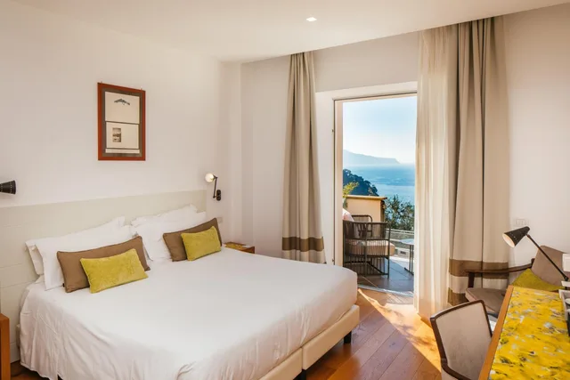 غرفة سوبيريور بسرير مزدوج بإطلالة على البحر، Villa Fiorella Art Hotel 3/5