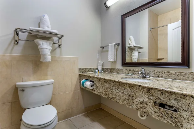غرفة قياسية بسريرين كوين، Best Western Sugarland Inn 7/8