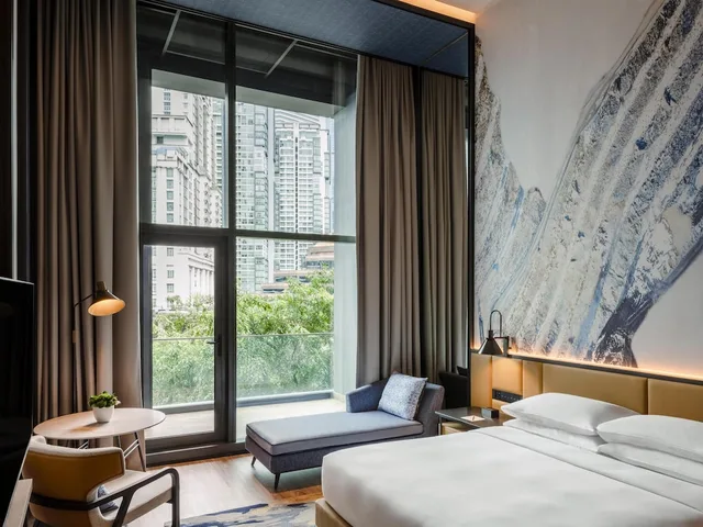 غرفة ديلوكس بسرير كينج بإطلالة على المدينة بشرفة، Hyatt Centric City Centre Kuala Lumpur 1/7