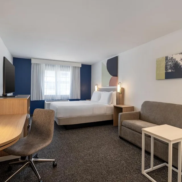 غرفة بسرير كوين بحوض استحمام لذوي الإعاقة، Spark by Hilton Tempe Phoenix Airport 3/10