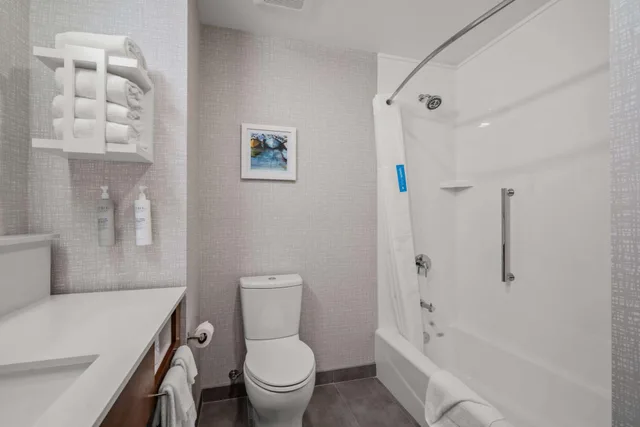 غرفة بسرير كينج بإطلالة، Hampton Inn Morro Bay 3/7