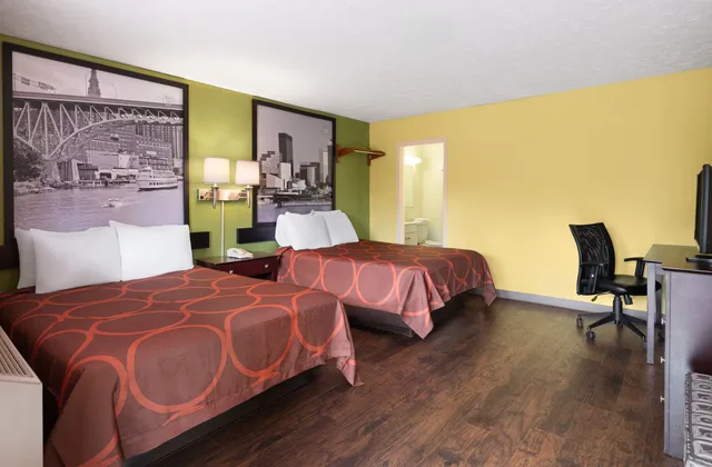 غرفة رباعية بسريرين مزدوجين للمدخنين، Super 8 by Wyndham Youngstown/Girard 1/2