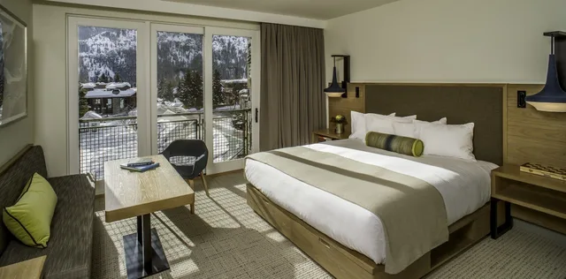 Deluxe, King Bed, Accessible, Limelight Ketchum Idaho 2/7