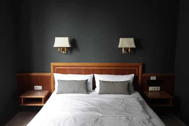 Trendy, Queen Bed، Boutique Hotel Krone Muenchen 3/9